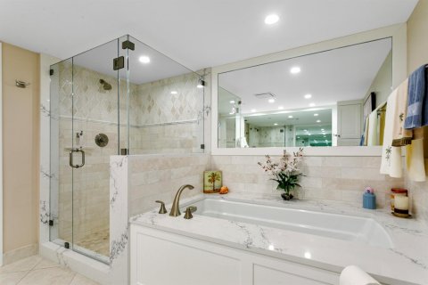 Condo in Riviera Beach, Florida, 2 bedrooms  № 2176405 - photo 16