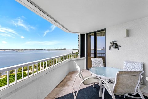 Condo in Riviera Beach, Florida, 2 bedrooms  № 2176405 - photo 26