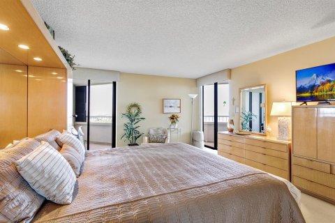 Condo in Riviera Beach, Florida, 2 bedrooms  № 2176405 - photo 15