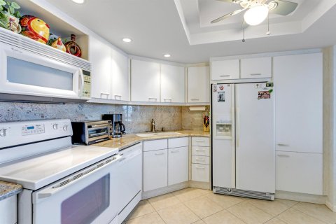Condo in Riviera Beach, Florida, 2 bedrooms  № 2176405 - photo 12