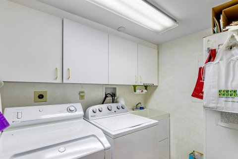 Condo in Riviera Beach, Florida, 2 bedrooms  № 2176405 - photo 28