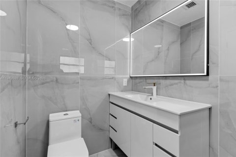 Casa en venta en Pinecrest, Florida, 5 dormitorios, 310.85 m2 № 2000798 - foto 20