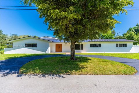 Casa en Pinecrest, Florida 5 dormitorios, 310.85 m2 № 2000798