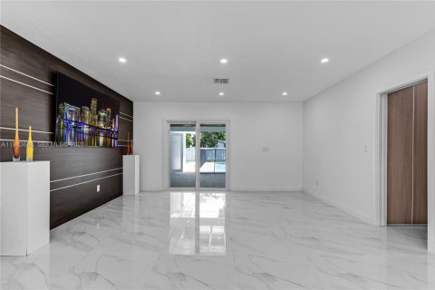 Casa en venta en Pinecrest, Florida, 5 dormitorios, 310.85 m2 № 2000798 - foto 12