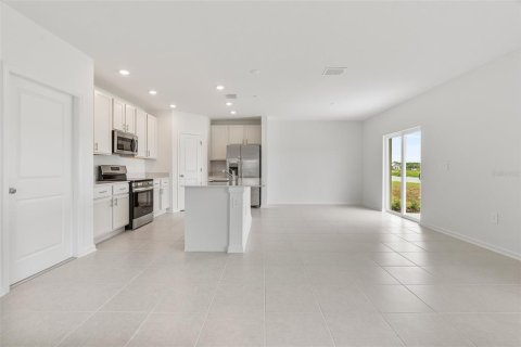 House in Kissimmee, Florida 4 bedrooms, 174.56 sq.m. № 1761557 - photo 4