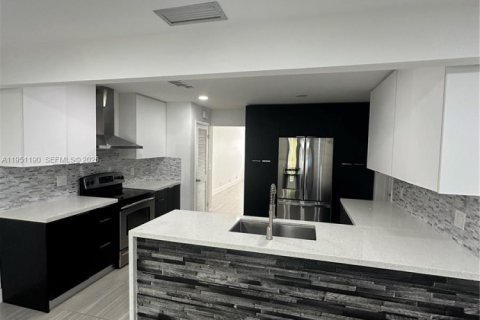 Copropriété à louer à Coral Springs, Floride: 3 chambres, 145.86 m2 № 2079923 - photo 6