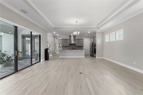 House in San Antonio, Florida 6 bedrooms, 339.37 sq.m. № 2400340 - photo 10