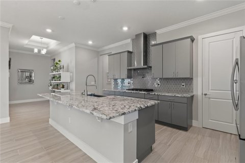 House in San Antonio, Florida 6 bedrooms, 339.37 sq.m. № 2400340 - photo 4