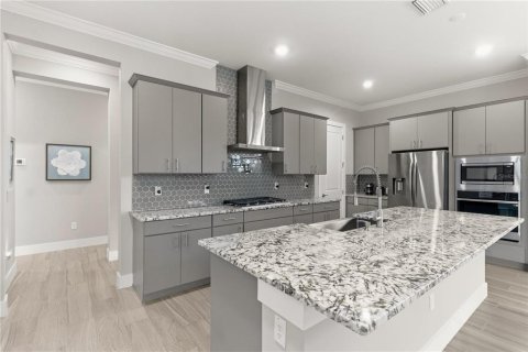 House in San Antonio, Florida 6 bedrooms, 339.37 sq.m. № 2400340 - photo 6