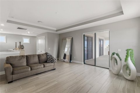 House in San Antonio, Florida 6 bedrooms, 339.37 sq.m. № 2400340 - photo 30