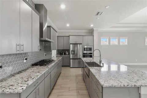 House in San Antonio, Florida 6 bedrooms, 339.37 sq.m. № 2400340 - photo 5