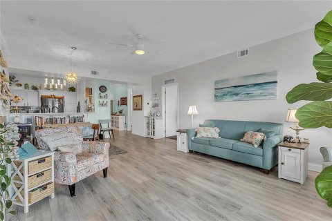 Condo in South Daytona, Florida, 2 bedrooms  № 2137253 - photo 7