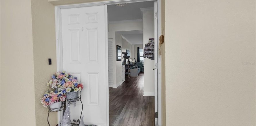 Condo in South Daytona, Florida, 2 bedrooms  № 2137253