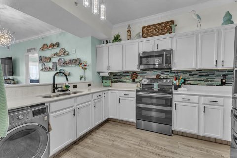 Condo in South Daytona, Florida, 2 bedrooms  № 2137253 - photo 12