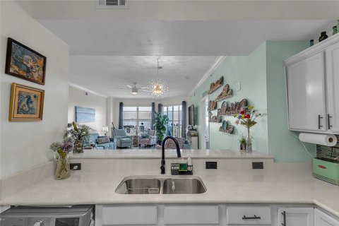 Condo in South Daytona, Florida, 2 bedrooms  № 2137253 - photo 10