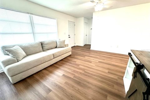 Immobilier commercial à vendre à North Port, Floride: 6 chambres, 214.05 m2 № 2291867 - photo 8