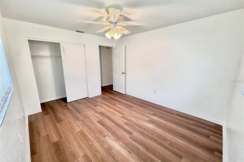 Immobilier commercial à vendre à North Port, Floride: 6 chambres, 214.05 m2 № 2291867 - photo 11