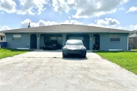 Immobilier commercial à North Port, Floride 6 chambres, 214.05 m2 № 2291867