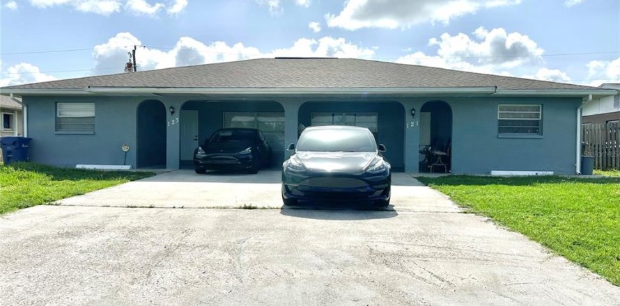 Immobilier commercial à North Port, Floride 6 chambres, 214.05 m2 № 2291867