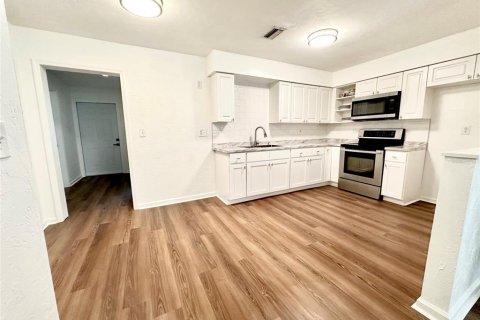 Immobilier commercial à vendre à North Port, Floride: 6 chambres, 214.05 m2 № 2291867 - photo 3