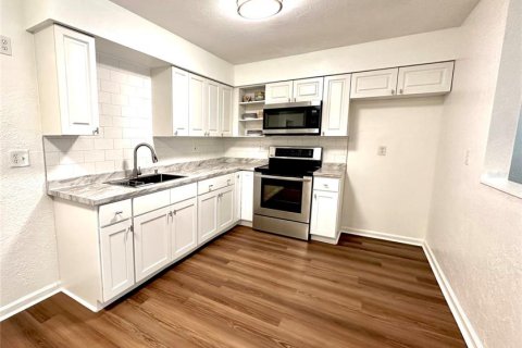 Immobilier commercial à vendre à North Port, Floride: 6 chambres, 214.05 m2 № 2291867 - photo 4