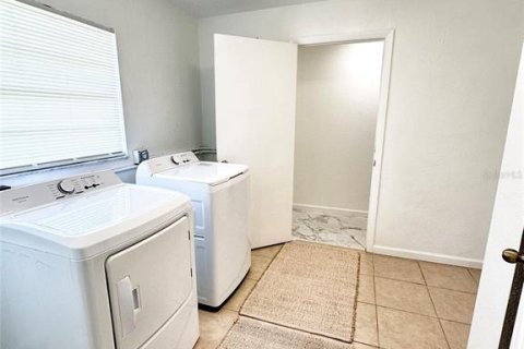 Immobilier commercial à vendre à North Port, Floride: 6 chambres, 214.05 m2 № 2291867 - photo 20