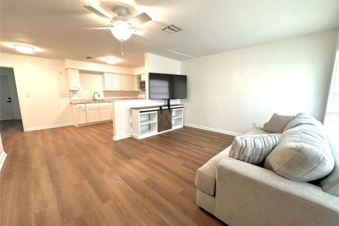 Immobilier commercial à vendre à North Port, Floride: 6 chambres, 214.05 m2 № 2291867 - photo 6
