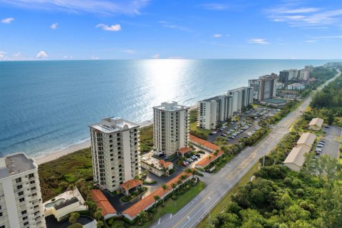 Condo in Hutchinson Island South, Florida, 3 bedrooms № 2246574 - photo 4