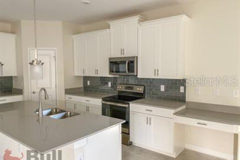 House in Orlando, Florida 5 bedrooms, 228.63 sq.m. № 1853900 - photo 8