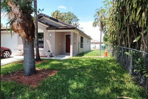 House in Fort Lauderdale, Florida 3 bedrooms, 110.93 sq.m. № 2068537 - photo 9