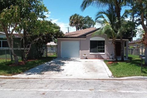 House in Fort Lauderdale, Florida 3 bedrooms, 110.93 sq.m. № 2068537