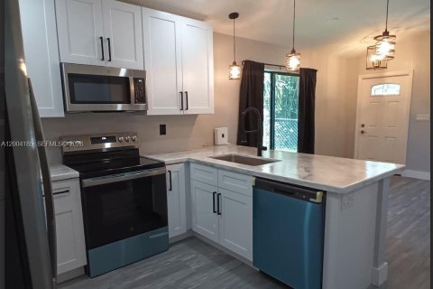 House in Fort Lauderdale, Florida 3 bedrooms, 110.93 sq.m. № 2068537 - photo 3