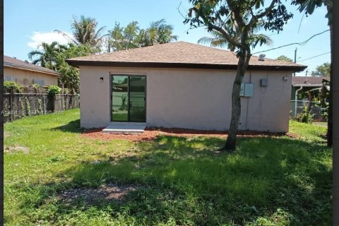 House in Fort Lauderdale, Florida 3 bedrooms, 110.93 sq.m. № 2068537 - photo 10