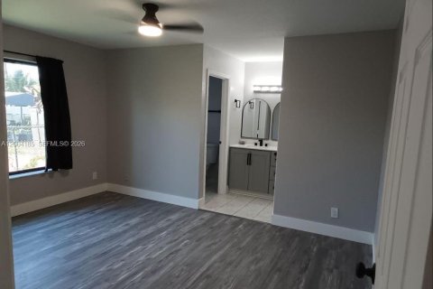 House in Fort Lauderdale, Florida 3 bedrooms, 110.93 sq.m. № 2068537 - photo 4