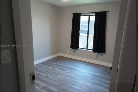 House in Fort Lauderdale, Florida 3 bedrooms, 110.93 sq.m. № 2068537 - photo 7