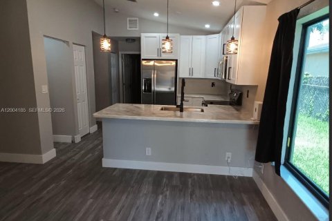 House in Fort Lauderdale, Florida 3 bedrooms, 110.93 sq.m. № 2068537 - photo 2