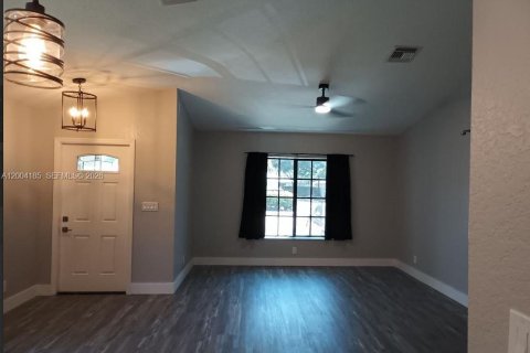 House in Fort Lauderdale, Florida 3 bedrooms, 110.93 sq.m. № 2068537 - photo 5