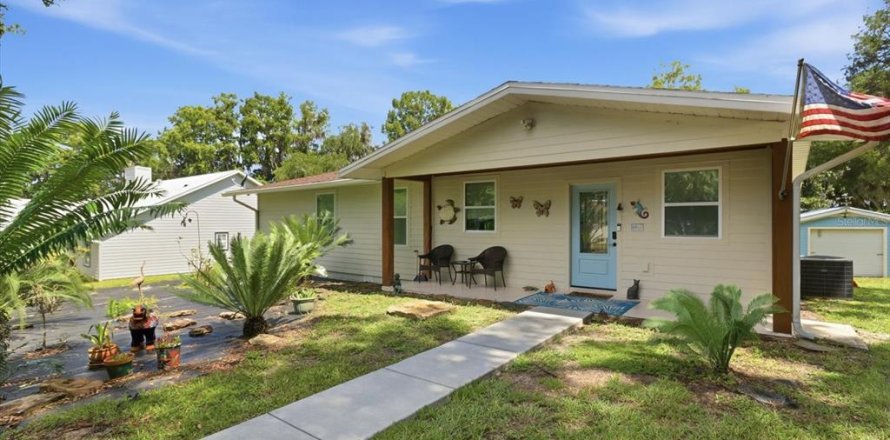 House in Dunnellon, Florida 3 bedrooms, 154.96 sq.m. № 2201199