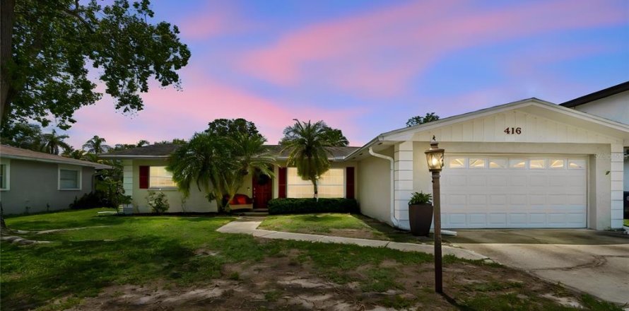 House in Oldsmar, Florida 3 bedrooms, 129.6 sq.m. № 2200195