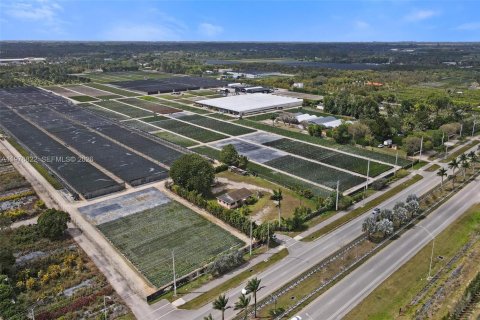 House in Homestead, Florida 4 bedrooms, 144 sq.m. № 2041117 - photo 11