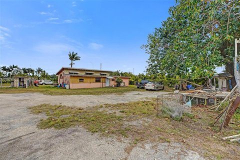 House in Homestead, Florida 4 bedrooms, 144 sq.m. № 2041117 - photo 29
