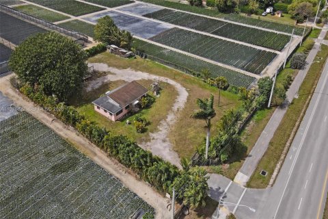 House in Homestead, Florida 4 bedrooms, 144 sq.m. № 2041117 - photo 10