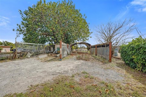 House in Homestead, Florida 4 bedrooms, 144 sq.m. № 2041117 - photo 26