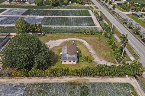 House in Homestead, Florida 4 bedrooms, 144 sq.m. № 2041117 - photo 9