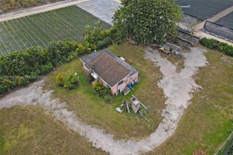 House in Homestead, Florida 4 bedrooms, 144 sq.m. № 2041117 - photo 19
