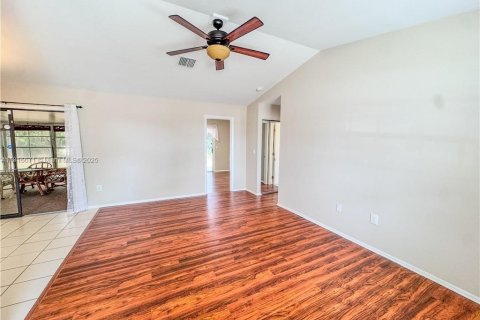 House in LaBelle, Florida 2 bedrooms, 85.47 sq.m. № 1770459 - photo 12