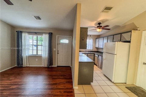 House in LaBelle, Florida 2 bedrooms, 85.47 sq.m. № 1770459 - photo 7