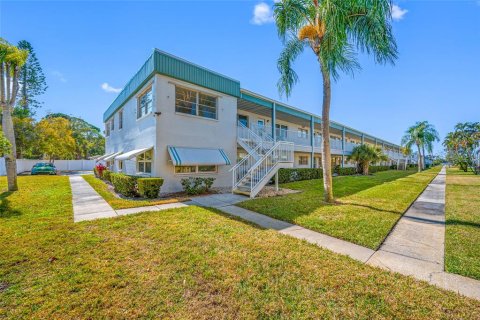 Condominio en Saint Petersburg, Florida, 2 dormitorios  № 2093823