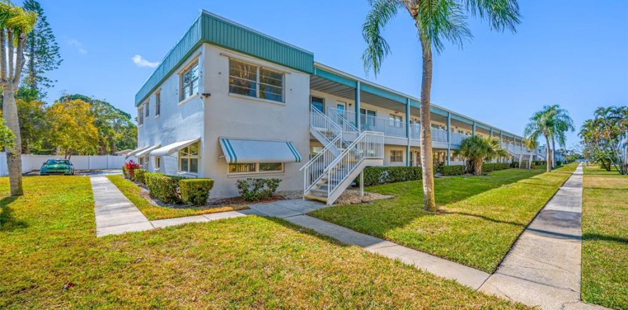 Condominio en Saint Petersburg, Florida, 2 dormitorios № 2093823