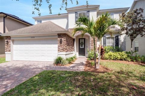 House in Orlando, Florida 5 bedrooms, 254.46 sq.m. № 1757569 - photo 1